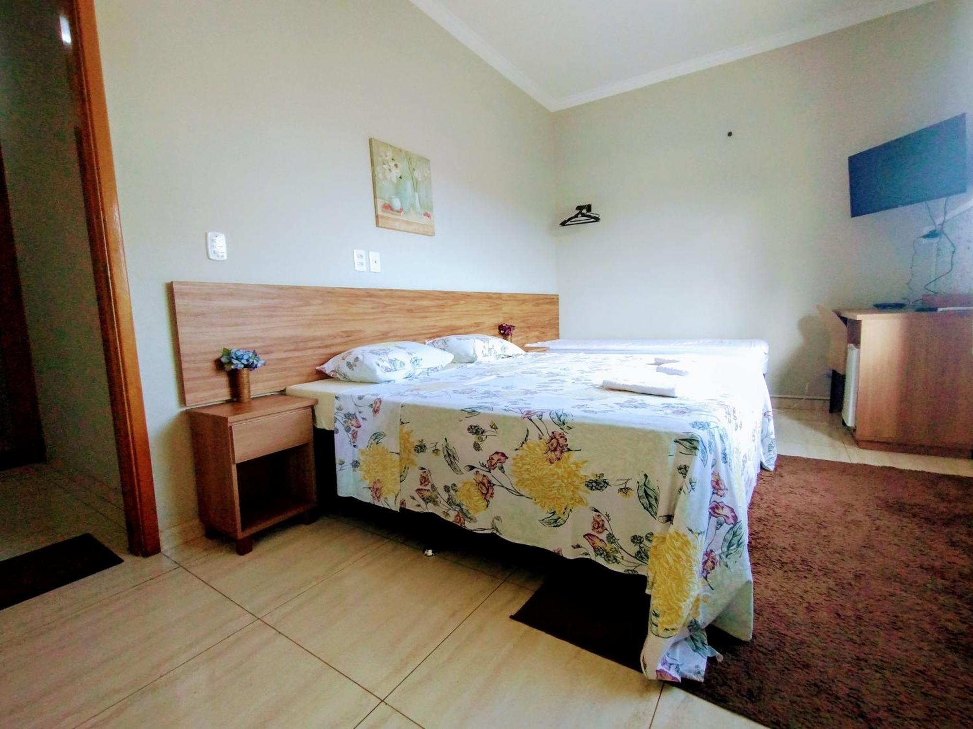 Pouso Oliveira Suites Sao Joao Batista do Gloria Ngoại thất bức ảnh